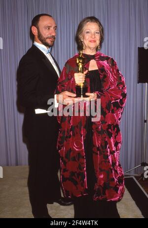 F. Murray Abraham and Geraldine Page al 58th Annual Academy Awards 24 Marzo 1986 Credit: Ralph Dominguez/MediaPunch Foto Stock