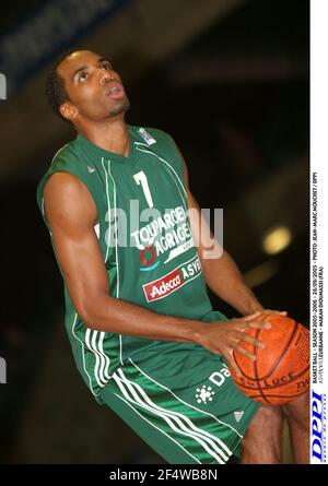 BASKET BALL - STAGIONE 2005-2006 - 28/09/2005 - PHOTO : JEAN-MARC MOUCHET / DPI ASVEL VILLEURBANNE - MAKAN DIOUMASSI (FRA) Foto Stock