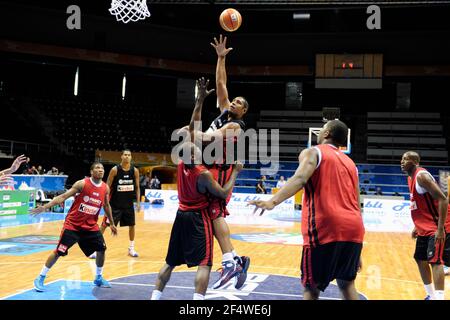 BASKETBALL - EUROBASKET MEN 2011 - LITUANIA - FORMAZIONE SQUADRA FRANCESE - SIAULIAI - 30/08/2011 - PHOTO : JEAN FRANCOIS MOLLIERE / DPPI - NICOLAS BATUM Foto Stock