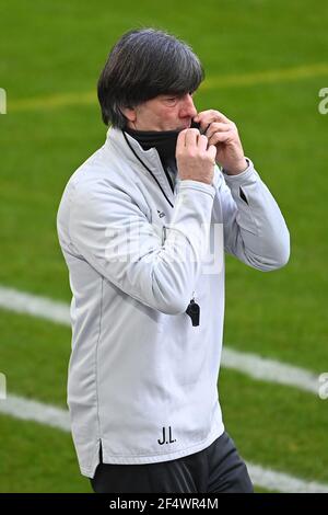 Duesseldorf, Germania. 23 marzo 2021. Allenatore federale Joachim Jogi Loew prima di allenarsi. GES/Fussball/DFB-Training Duesseldorf, Die Team, 23.03.2021 Calcio: Formazione, pratica nazionale tedesca, Dusseldorf, 23 marzo 2021 | utilizzo nel mondo Credit: dpa/Alamy Live News Foto Stock