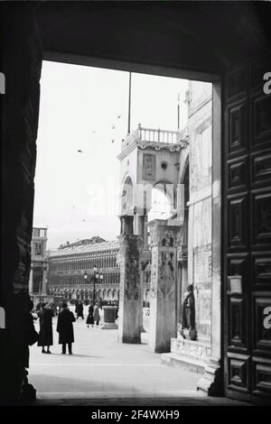Foto di viaggio Italia. Venezia, Markusplatz. Vista dal Markusdom al fronte Nord del luogo Foto Stock