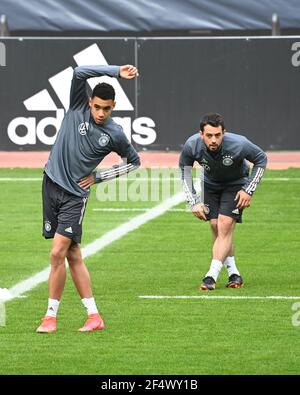 Duesseldorf, Germania. 23 marzo 2021. Jamal Musiala e Amin Yoines. GES/Fussball/DFB-Training Duesseldorf, Die Team, 23.03.2021 Calcio: Formazione, pratica nazionale tedesca, Dusseldorf, 23 marzo 2021 | utilizzo nel mondo Credit: dpa/Alamy Live News Foto Stock