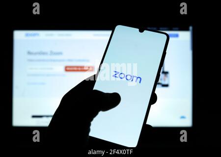 Minas Gerais, Brasile - 21 marzo 2021: Il cliente ha utilizzato l'applicazione Zoom su un telefono cellulare Foto Stock