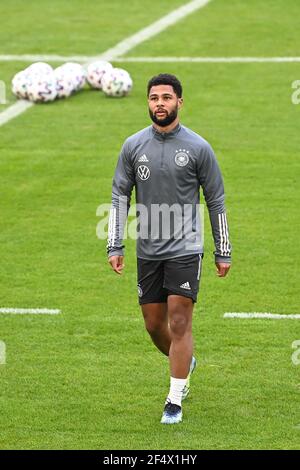 Duesseldorf, Germania. 23 marzo 2021. Serge Gnabry (Germania). GES/Fussball/DFB-Training Duesseldorf, Die Team, 23.03.2021 Calcio: Formazione, pratica nazionale tedesca, Dusseldorf, 23 marzo 2021 | utilizzo nel mondo Credit: dpa/Alamy Live News Foto Stock