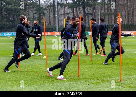 ZEIST, PAESI BASSI - MARZO 23: Georginio Wijnaldum dei Paesi Bassi durante la conferenza stampa e la formazione della Nazionale Olandese di Calcio a KNVB C. Foto Stock