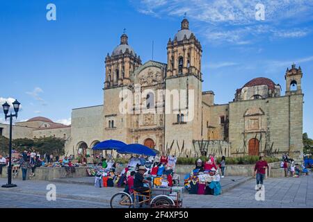 Chiesa ed ex monastero domenicano di Santo Domingo de Guzmán / Templo de Santo Domingo de Guzmán a Oaxaca, Messico sudoccidentale Foto Stock