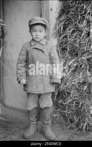 Seconda guerra mondiale. Per la fatturazione. Unione Sovietica. Piccolo ragazzo russo Foto Stock