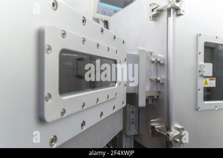 Parte di camere dispositivo per vuoto apparecchiature industriali colore argento di ricerca e sviluppo laboratorio alta tecnologia . Foto Stock