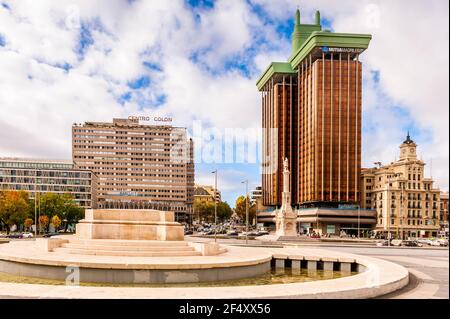 Plaza Colon, grande piazza di Madrid in Spagna Foto Stock