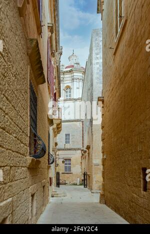 Piccola strada nel villaggio di Mdina sull'isola Di Malta Foto Stock