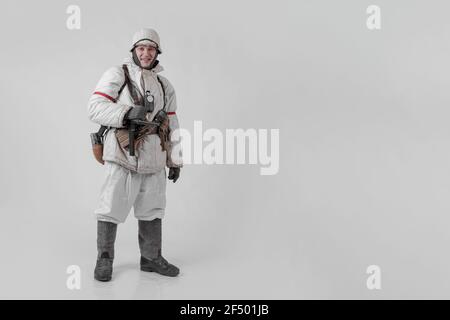 Attore maschile nell'uniforme militare invernale di un soldato tedesco, il periodo 1941-1945, la seconda guerra mondiale Foto Stock
