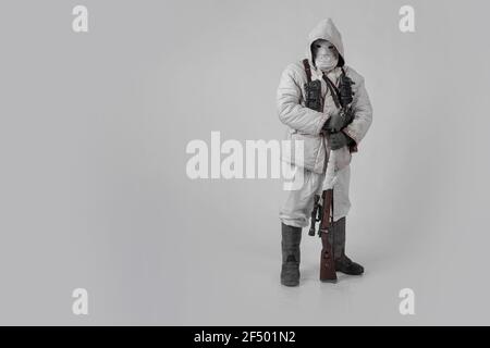 Attore maschile nell'uniforme militare invernale di un soldato tedesco, il periodo 1941-1945, la seconda guerra mondiale Foto Stock