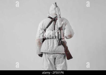 Attore maschile nell'uniforme militare invernale di un soldato tedesco, il periodo 1941-1945, la seconda guerra mondiale Foto Stock