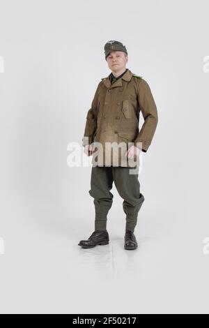 Attore maschile nell'uniforme militare invernale di un soldato tedesco, il periodo 1941-1945, la seconda guerra mondiale Foto Stock
