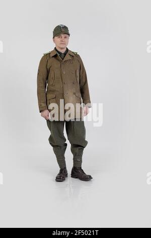 Attore maschile nell'uniforme militare invernale di un soldato tedesco, il periodo 1941-1945, la seconda guerra mondiale Foto Stock