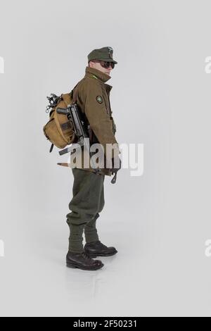 Attore maschile nell'uniforme militare invernale di un soldato tedesco, il periodo 1941-1945, la seconda guerra mondiale Foto Stock