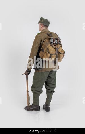 Attore maschile nell'uniforme militare invernale di un soldato tedesco, il periodo 1941-1945, la seconda guerra mondiale Foto Stock