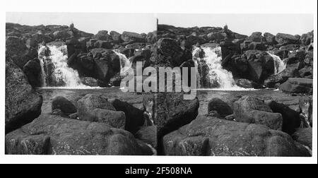 A Merok / Norvegia: Cascata in paesaggio roccioso Foto Stock