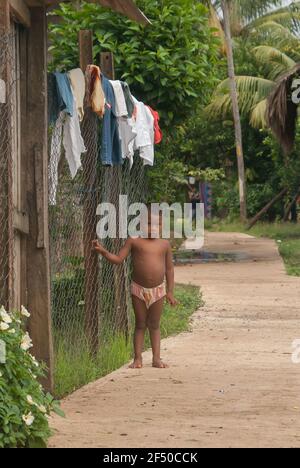 Provincia di Darien, Panama. 07-18-2019. Una ragazza indigena della Provincia di Darien, a Panama, America Centrale. Foto Stock