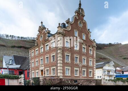 Architettura enologica nella Valle della Mosella, Mönchhof, Ürzig, Germania Foto Stock