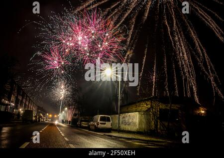 Fuochi d'artificio a Brondby in Danimarca a Capodanno Foto Stock