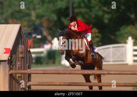 Ai giochi olimpici di Atlanta, agosto 1996, Michael Whitaker (GBR) riding due fase 2 Foto Stock