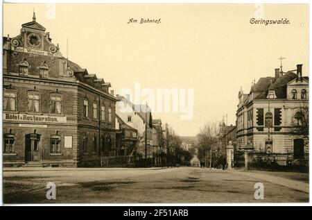 Alla stazione ferroviaria Geringswalde. Am Bahnhof Foto Stock