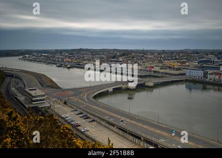 Vista aerea della città di Waterford. Irlanda. Ponte sul fiume Suir e ponte di ingresso alla città Foto Stock