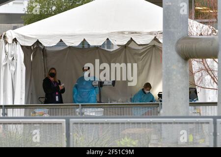 San Diego, California. 23 marzo 2021. Il test Covid-19 è stato configurato al di fuori della dogana e della protezione delle frontiere degli Stati Uniti a San Diego, California, il 23 marzo 2021. Credit: Dee CEE carter/Media Punch/Alamy Live News Foto Stock