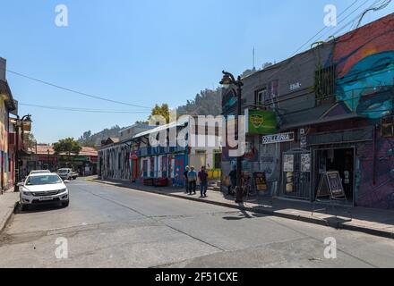 Case colorate nel quartiere Bellavista, Santiago, Cile Foto Stock