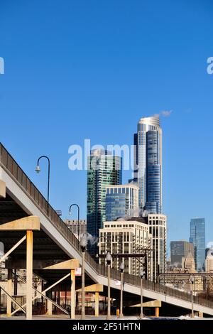 Chicago, Illinois, Stati Uniti. Un Museum Park che torreggia sopra il vicino lato sud di Chicago. Foto Stock