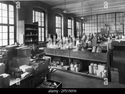 Società Go & Co. AG, Action building Leipziger Straße 7/13. Vista in una spedizione straniera. Riproduzione mediante fotografia. Fig. Pagina 77 in: 100 anni go. Storia della società Go & Co., A.G., Dresda 1835/1935. Dresda: W. Lupert, 1935. Dresda: Slb 34.4.1589 Foto Stock