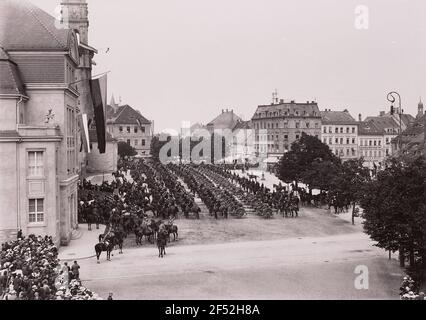 Parata del 3° Reggimento Hussar n° 20 dell'Esercito reale Sassone sul mercato del grano a Bautzen in occasione della sua raccolta nella barbaraca saic Foto Stock