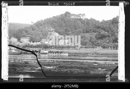 Scharfenberg. Castello con Elbe e vaporiera Austria Foto Stock