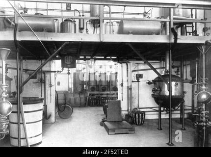 Società Go & Co. AG, Action building Leipziger Straße 7/13. Parte della fabbrica di alcaloidi. Riproduzione mediante fotografia. Fig. Pagina 93 in: 100 anni go. Storia della società Go & Co., A.G., Dresda 1835/1935. Dresda: W. Lupert, 1935. Dresda: Slb 34.4.1589 Foto Stock