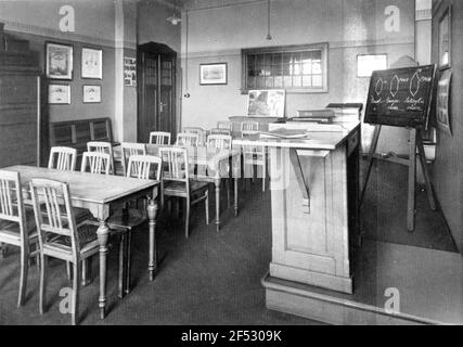 Società Go & Co. AG, Action building Leipziger Straße 7/13. Sala riunioni. Riproduzione mediante fotografia. Fig. Pagina 105 in: 100 anni go. Storia della società Go & Co., A.G., Dresda 1835/1935. Dresda: W. Lupert, 1935. Dresda: Slb 34.4.1589 Foto Stock