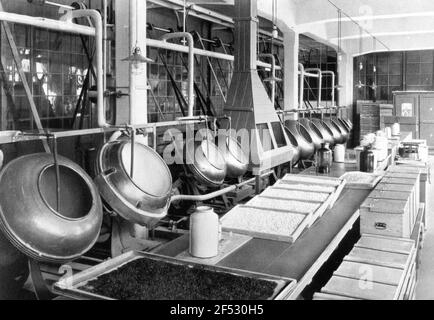 Società Go & Co. AG, Action building Leipziger Straße 7/13. Reparto Dragier. Riproduzione mediante fotografia. Fig. Pagina 97 in: 100 anni go. Storia della società Go & Co., A.G., Dresda 1835/1935. Dresda: W. Lupert, 1935. Dresda: Slb 34.4.1589 Foto Stock