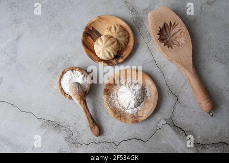 Dessert Eid al-Fitr mentre il mese di digiuno del Ramadan arriva ad una fine, i musulmani stanno preparando per il festival di Eid al-Fitr.Baked dolce favoloso Kahk Foto Stock