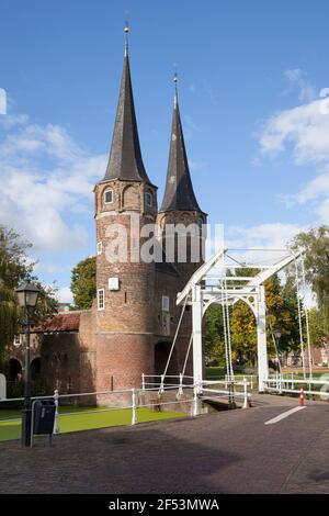 Geografia / viaggio, Paesi Bassi, Olanda, Delft, porta della città Oostpoort, Drawbridge, Additional-Rights-Clearance-Info-not-available Foto Stock