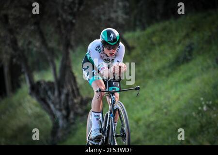 Volta Catalonia 23.3.2021- IDE Schelling cavalcando per il Team Bora–Hansgrohe nella prova a tempo di 18,5 km passando attraverso Fontcoberta vicino Banyoles, Spagna Foto Stock