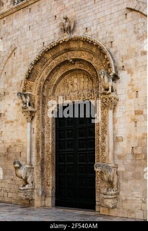 Geografia / viaggio, cattedrale San Valentino, Bitonto, costruito 1087 / 1114, vista esterna, portale, Italia, diritti-aggiuntivi-clearance-Info-non-disponibile Foto Stock