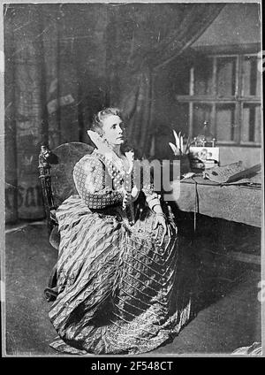 L'attrice Hermine Körner come Elisabeth in 'maria Stuart' di Friedrich Schiller (Teatro tedesco) Foto Stock