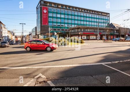 SOLINGEN, GERMANIA - 21 FEBBRAIO 2021: Edificio Sparkasse, Solingen, Germania. Il gruppo tedesco di casse di risparmio Finanza con 431 casse di risparmio che utilizzano il Foto Stock