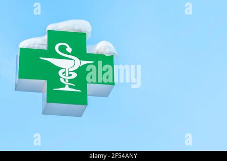 Giorno invernale soleggiato. Vista frontale. Foto Stock