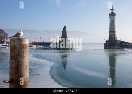 Geografia / viaggio, Germania, Baviera, Lago di Costanza, Lindau, Ingresso al porto, Leo bavarese, nuovo faro, diritti aggiuntivi-autorizzazione-Info-non-disponibile Foto Stock