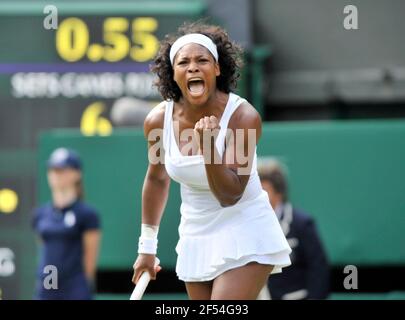 WIMBLEDON CAMPIONATI DI TENNIS 2008. 5° GIORNO 27/6/2008 RODGER S.WILLIAMS DURANTE IL SUO INCONTRO 3ROUND CON A.MAURESMO. IMMAGINE DAVID ASHDOWN Foto Stock