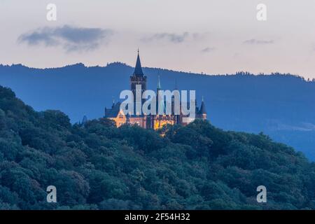 Geografia / viaggio, Germania, Sassonia-Anhalt, Wernigerode, Castello di Wernigerode in serata, diritti aggiuntivi-clearance-Info-non-disponibile Foto Stock