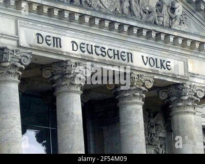 Das Reichstagsgebäude auch Reichstag und offiziell Plenarbereich genannt. Das Reichstagsgebäude am Platz der Republik a Berlino ist seit 199 Foto Stock