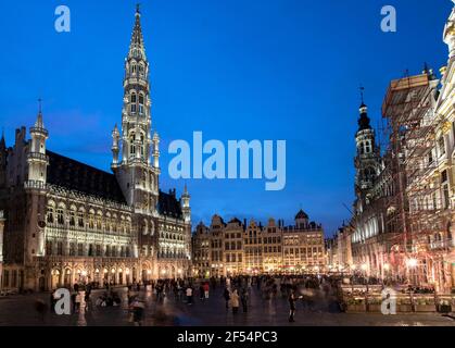 Geografia / viaggio, Belgio, Grande Place o mercato Grote, a sinistra del municipio, a destra la Maison, diritti aggiuntivi-clearance-Info-non-disponibile Foto Stock