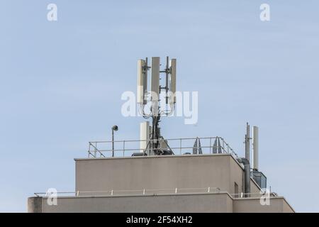 ANTENNA 5 G A PARIGI Foto Stock